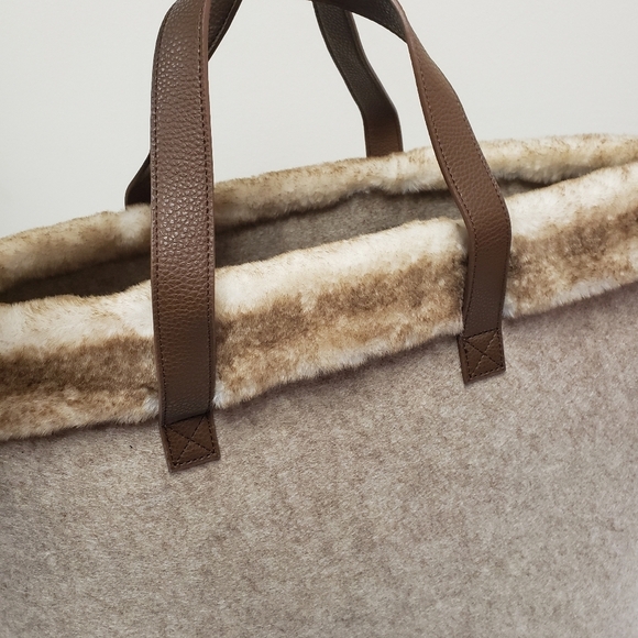 Barnes & Noble Large Tote Bag Faux Fur - Picture 7 of 12